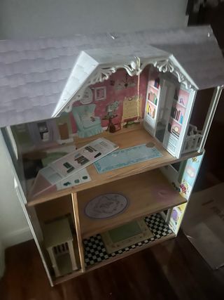Casa de muñecas de madera