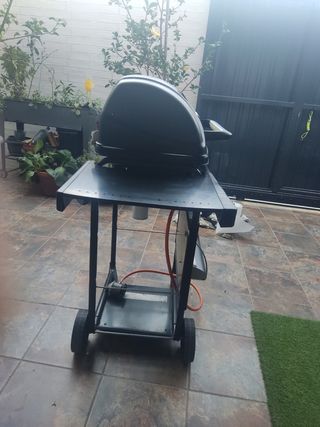 Barbacoa de gas con piedras volcánicas