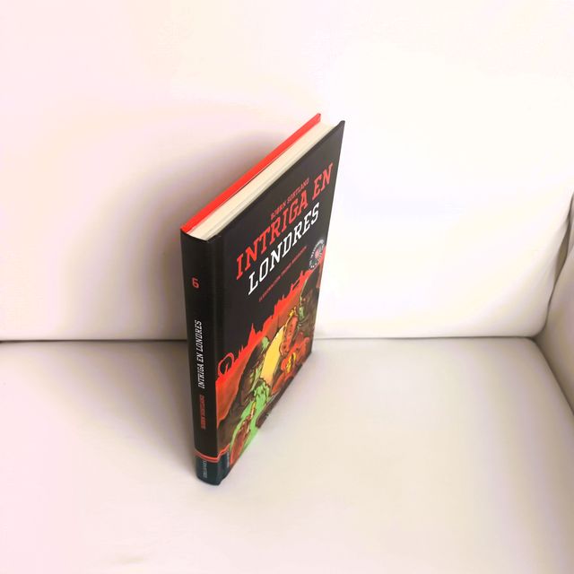 Intriga en Londres, Investigadores del Arte 6