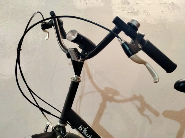 Bicicleta B'twin ciudad negra