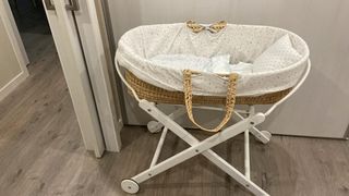 Moisés para bebé con cesta y ruedas