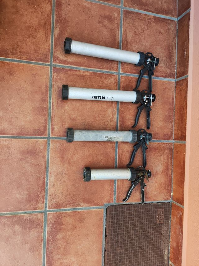 Pistolas para silicona y juntas