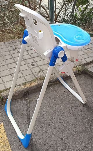 Trona para bebé azul y blanca. 