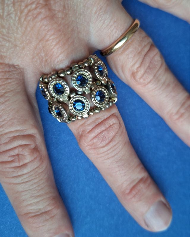 Anello etnico metallo e pietre blu con elastico