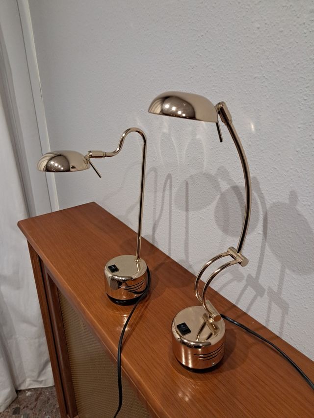 2 Lámparas de Mesa Doradas