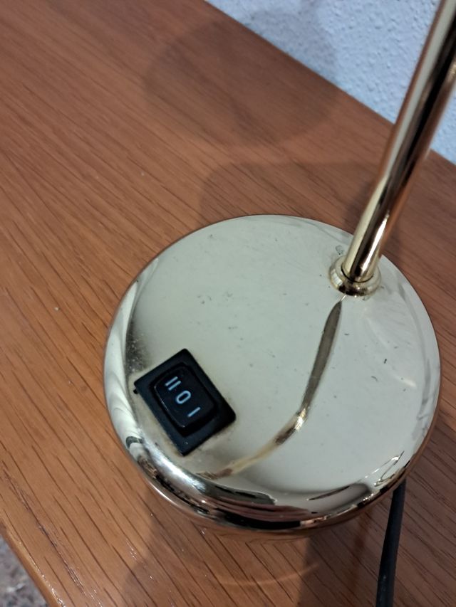 2 Lámparas de Mesa Doradas