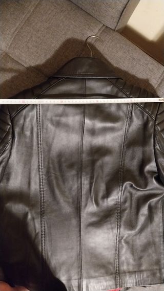 Chaqueta de cuero. Talla L-XL.