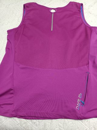 Camiseta deportiva morada clarita talla 44