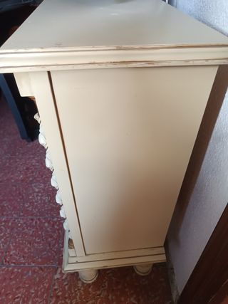 Recibidor de madera beige y verde.