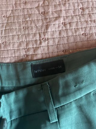 Pantalón de pinzas Lefties verde