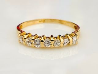 Anillo Oro 18k con 7 Diamantes
