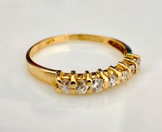Anillo Oro 18k con 7 Diamantes