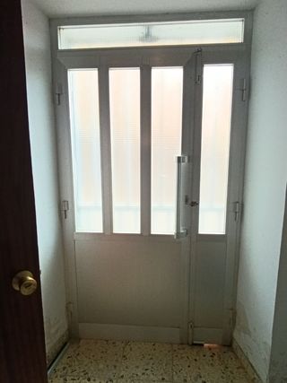 Puerta de entrada de aluminio