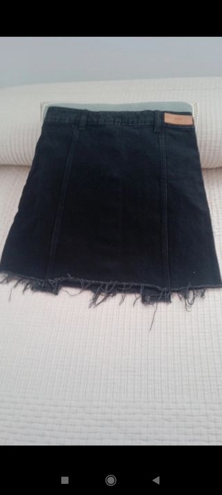 Falda corta Zara TRF negra