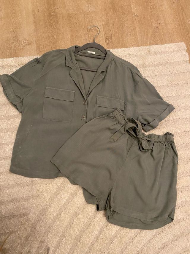 Conjunto Oysho verde oliva