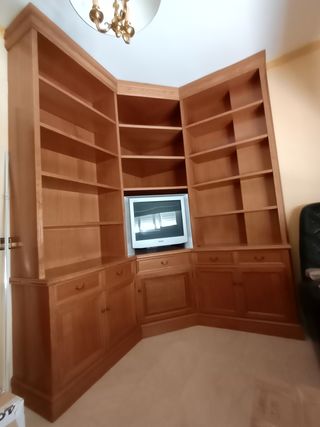 Librería de madera de cerezo