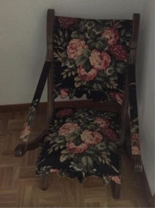 Silla antigua recibidor floral