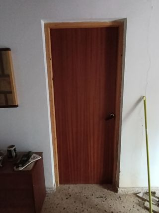 Puerta de interior de madera