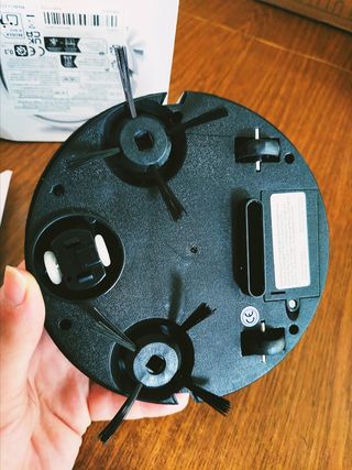 Robot aspirapolvere intelligente per pavimenti