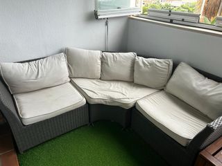 Sofá esquinero de terraza beige y gris