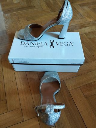 Tacones Daniela Vega Talla 39 Plata