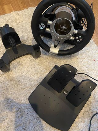 Volante Spirit of Gamer com pedais