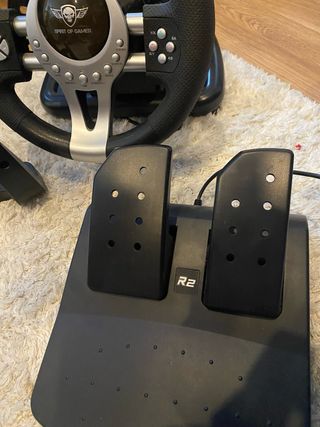Volante Spirit of Gamer com pedais