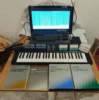 Ordenador Yamaha CX5M MSX con accesorios