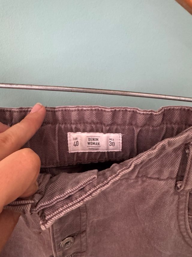 Pantalón vaquero marrón con botones