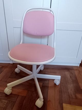 Silla infantil rosa Ikea en perfecto estado
