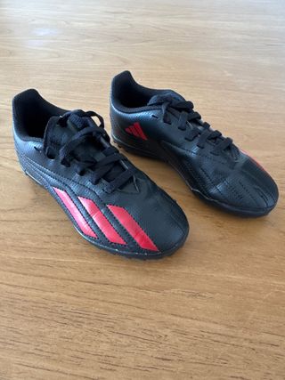 Botas Fútbol Adidas Niño Turf Negras 1 solo uso.