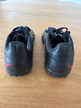 Botas Fútbol Adidas Niño Turf Negras 1 solo uso.