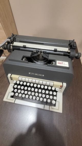 Máquina de escribir Olivetti Línea 98