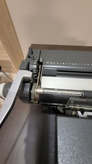 Máquina de escribir Olivetti Línea 98