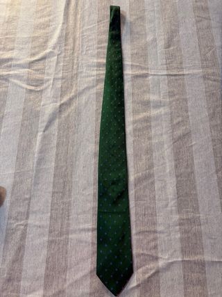 Corbata verde con estampado Flor de Lis azul