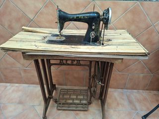 Máquina de coser antigua Alfa