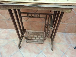 Máquina de coser antigua Alfa
