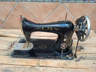 Máquina de coser antigua Alfa