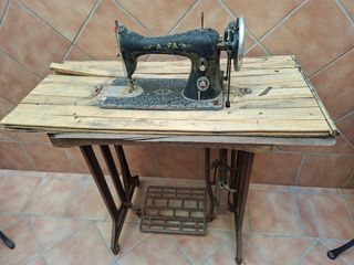 Máquina de coser antigua Alfa