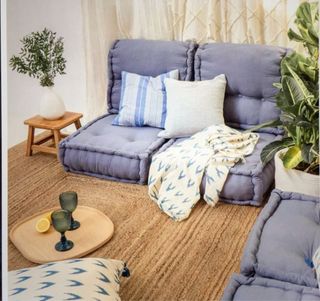 Sofá de suelo gris de tela. 2 juegos.