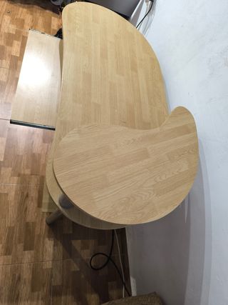 Escritorio de madera y metal