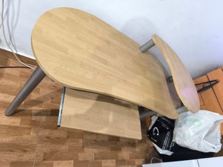 Escritorio de madera y metal