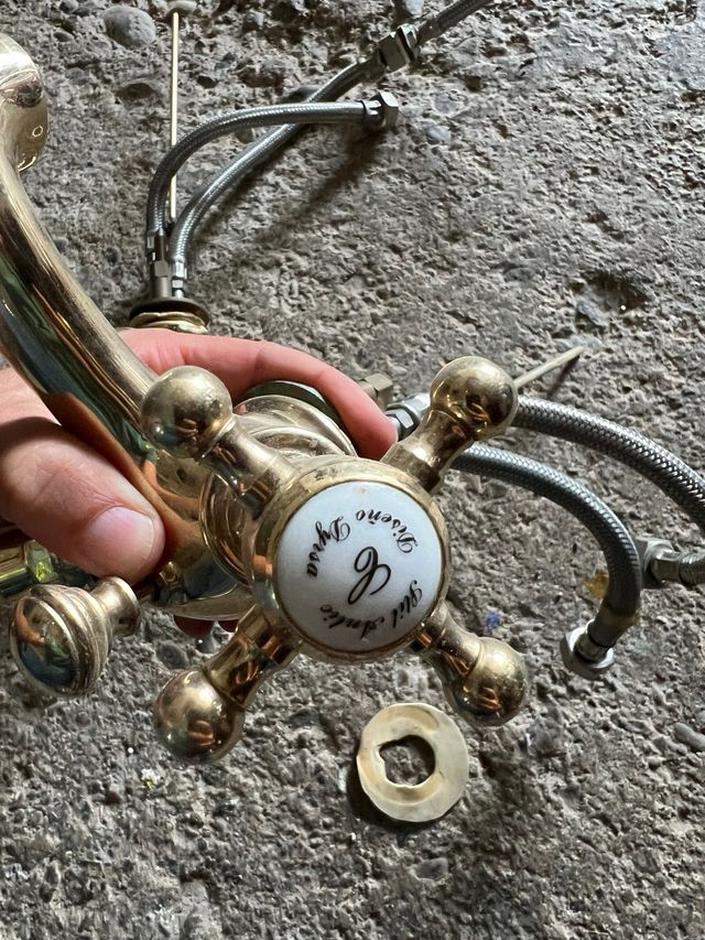 Grifo Stil Antic Dorado