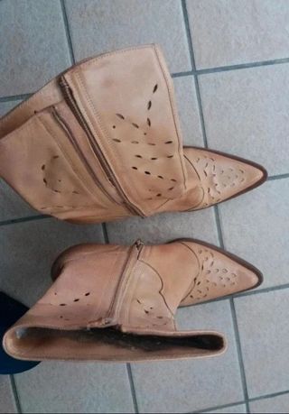 Botines Stivali in pelle beige con tacco