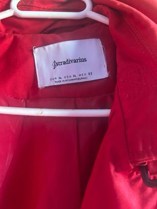 Gabardina Stradivarius Roja