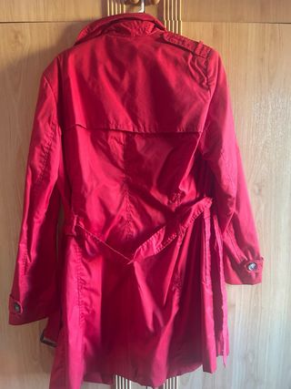 Gabardina Stradivarius Roja