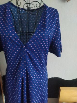 Vestido de lunares azul y rosa