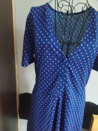 Vestido de lunares azul y rosa