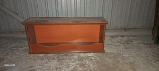 Estantería de madera marrón