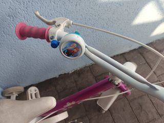 Bicicleta infantil rosa de princesas